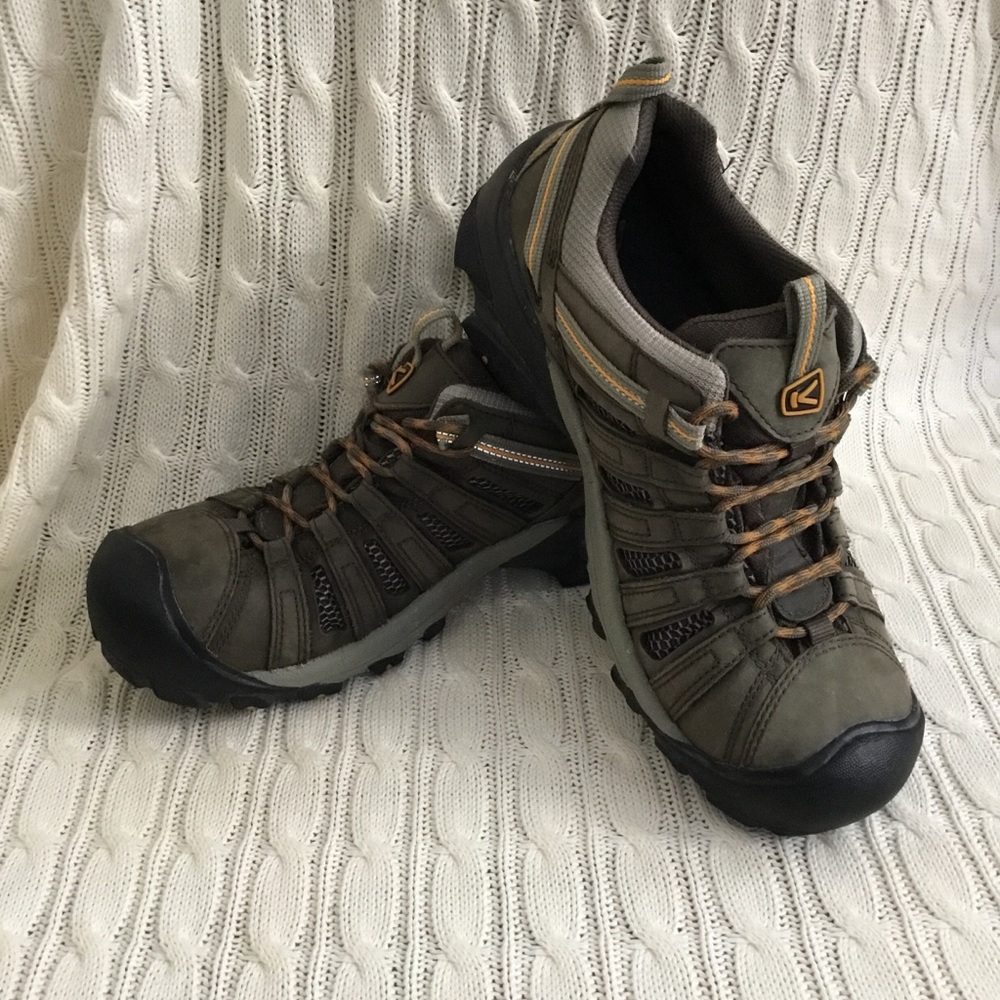 Worn once men’s Keen Targhee II hiking shoes.